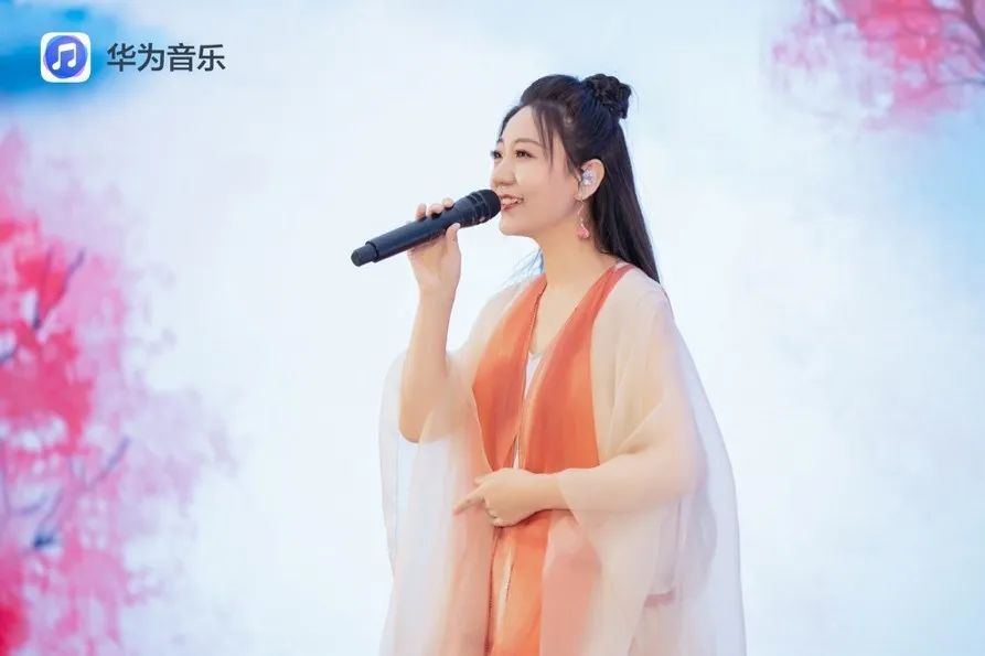 阿玛尼最新广告中的伍倩，时尚魅力引领潮流新风尚