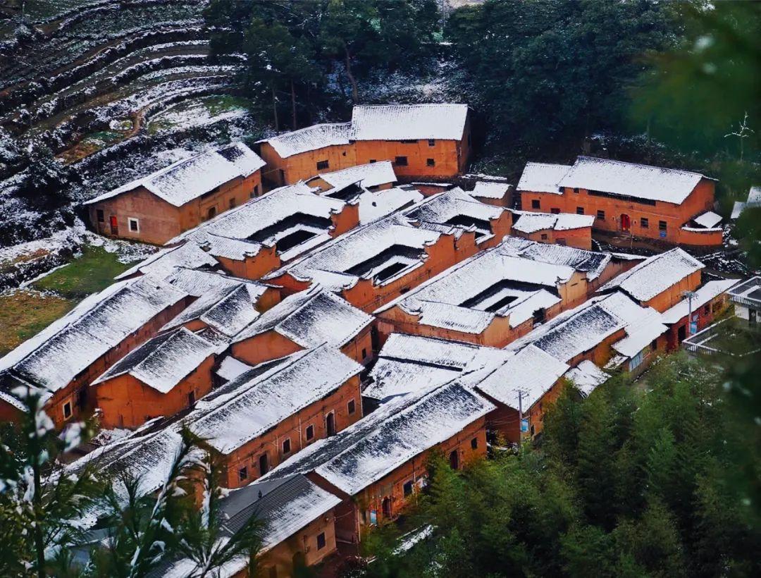 探秘阜阳向阳南路大桥畔的巷弄秘境，特色小店隐藏于小巷之中