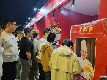 未来街头小吃新纪元，揭秘2024年高科技街头美食全新趋势