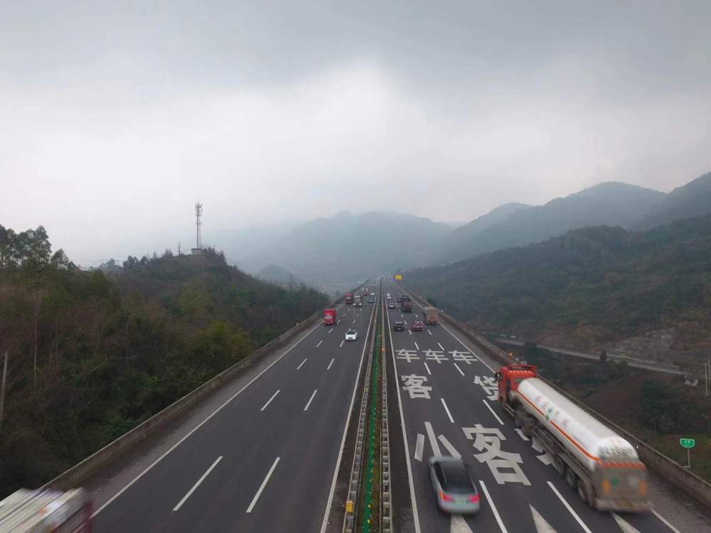 渝蓉高速免费奇遇，速度与友情的完美旅程之旅