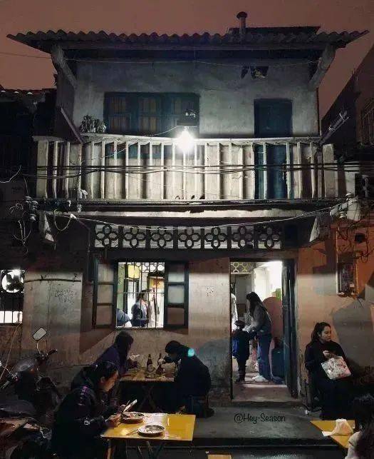 探秘小巷深处的隐藏式特色小店，QQ宝藏的独家故事