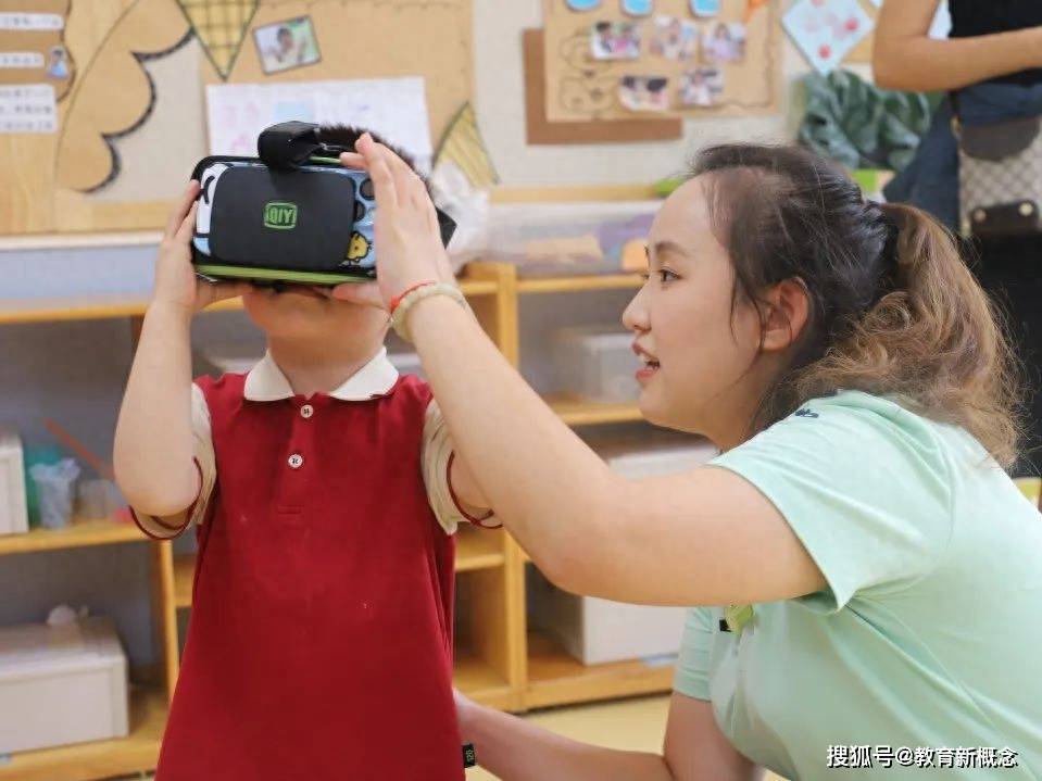 揭秘未来幼教新纪元，科技引领智能育儿之旅的崭新动态