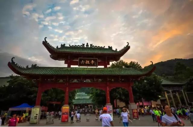 实况禅寺直播现场，禅修艺术的现代传播与体验探寻