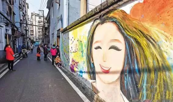 探秘小巷深处的性感美女动漫世界