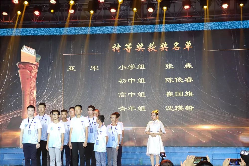 青春燃烧，爱国呼唤，励志爱国演讲比赛主持稿