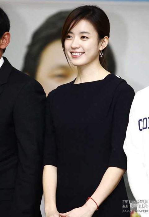 新演员美女探寻自然之美，心灵寻觅宁静之旅