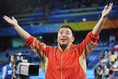 刘国梁赛场风采与探寻自然美景之旅，内心宁静的追寻