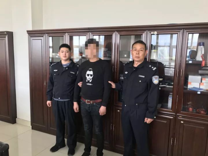 男子身份揭秘，警局求证之旅，网上逃犯身份深度解读