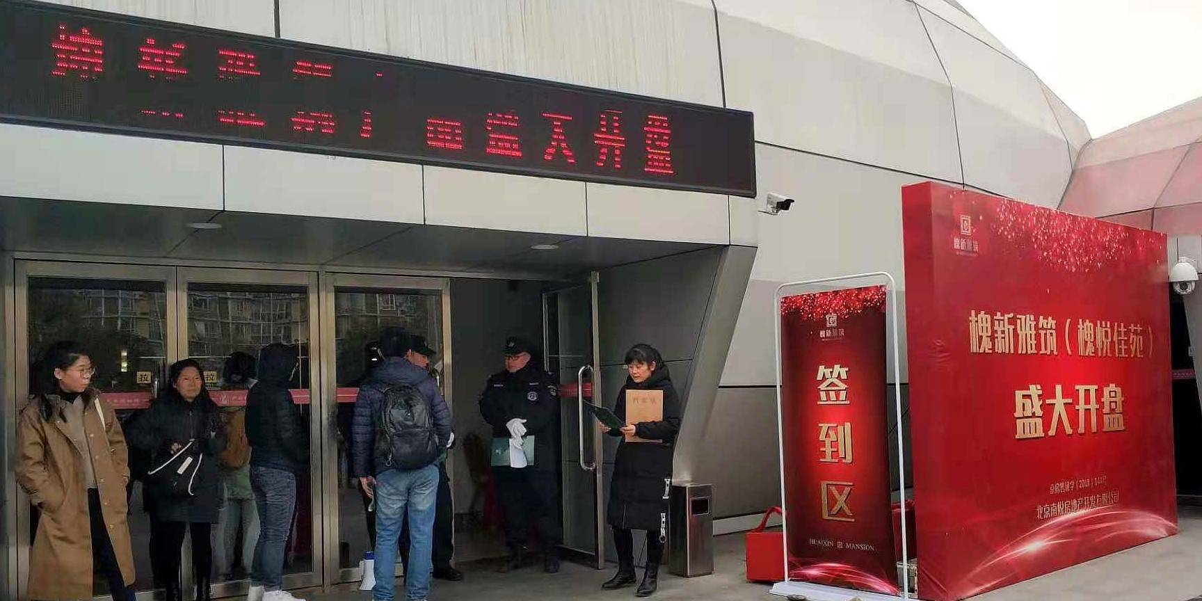 晓华理发店，小巷特色小店与特警的守护故事