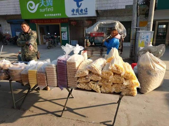 最新摆摊小食品机械爆款启航，轻松创业致富之路