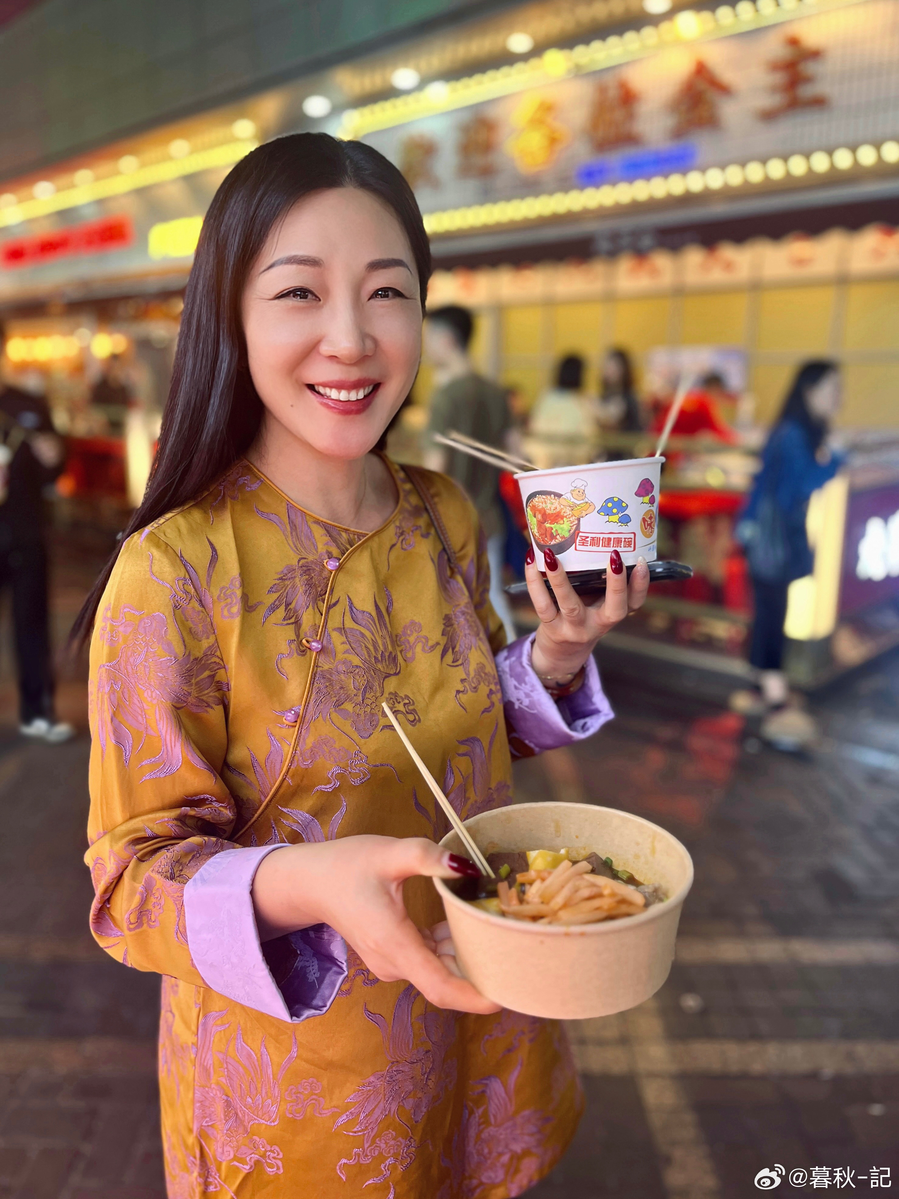 凌雨萱最新，小巷深处的独特风味美食