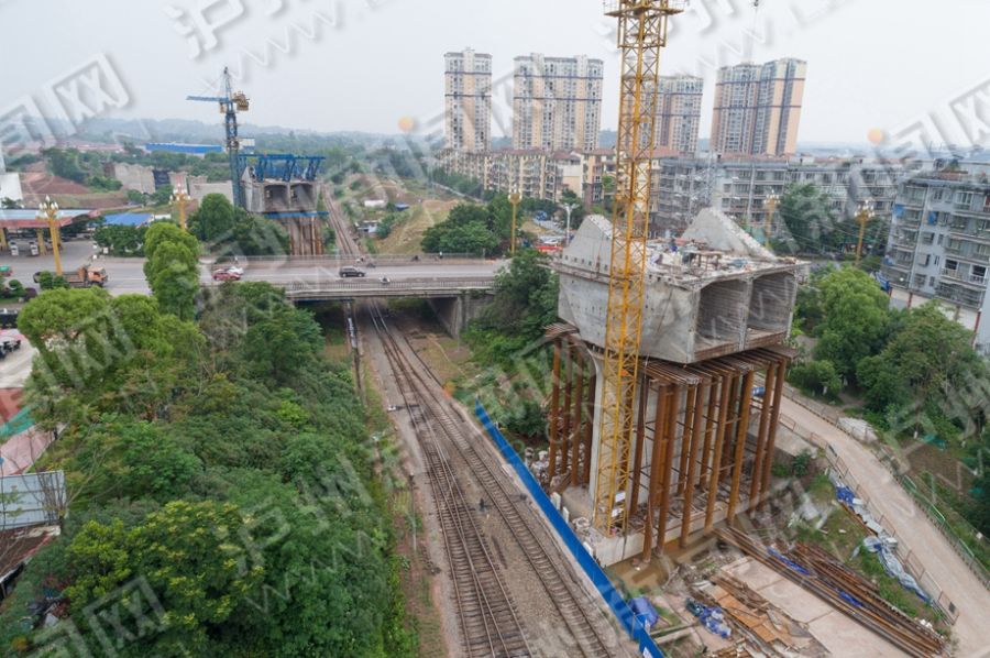 泸州铁路建设最新动态,泸州铁路建设新脉动，探秘小巷中的铁路风情特色小店